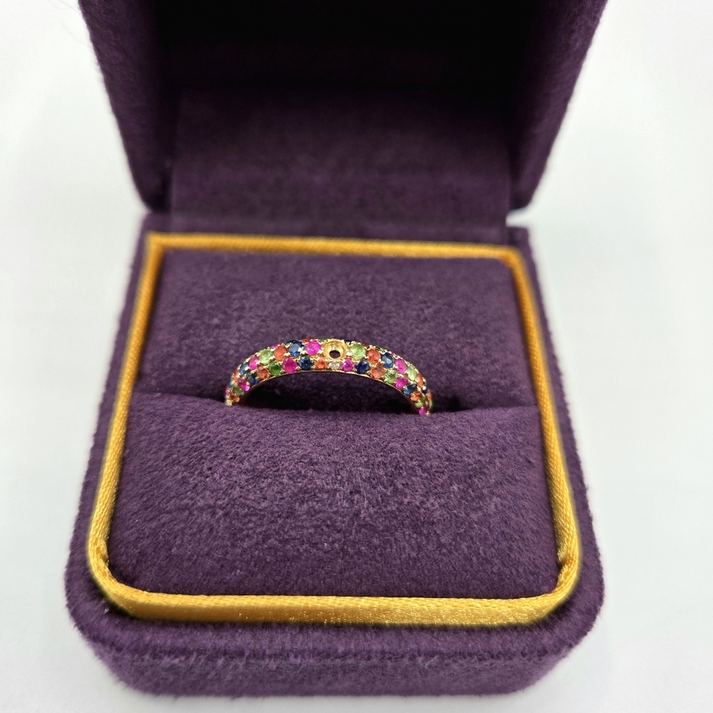 Stackable multi-gem ring band in 14-karat yellow gold, sz 7.5. This is a SETTING
